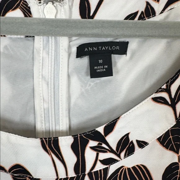 Ann Taylor Tropical Foliage Tiered Puff Sleeve Maxi Dress size 10 - Picture 5 of 10